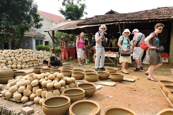 Hãy viết về những đổi mới ở xóm làng hoặc phố phường của em lớp 4