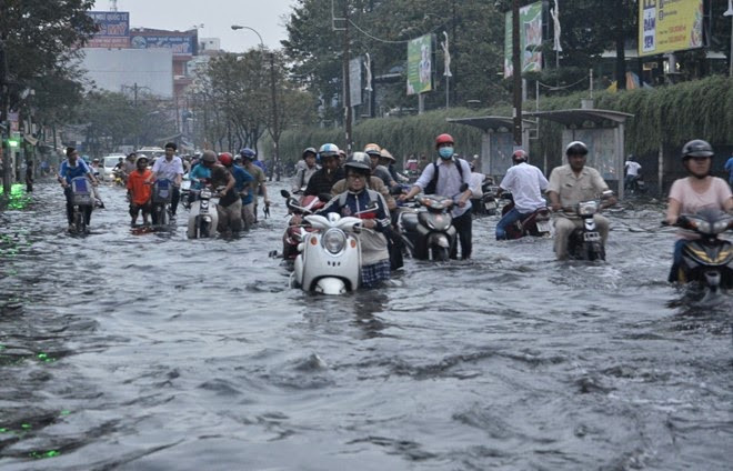 Có nên thay dầu khi xe ngập nước?