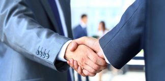 Loại bỏ những “cái bắt tay dưới gầm bàn” | Tạp chí Tuyên giáo