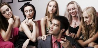 Đa tình là gì? Dấu hiệu nhận biết những người đa tình?