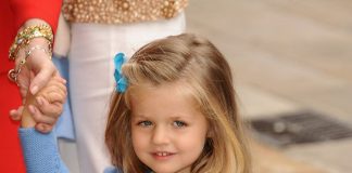 Nàng công chúa HOT nhất hiện nay: 15 tuổi đã nắm trong tay vận mệnh của đất nước, đánh bại con gái nhà Công nương Kate - Ảnh 1.