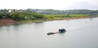 Tả dòng sông Hồng quê em