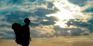 Viết một đoạn văn ngắn nói về một người có ý chí nghị lực nên đã vượt qua nhiều thử thách, đạt được thành công