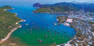 Theo luật biển việt nam năm 2012, quốc gia nào có quyền tài phán đối với các đảo nhân tạo và thiết bị, công trình trên biển thuộc vùng đặc quyền kinh tế và thềm lục địa Việt Nam?